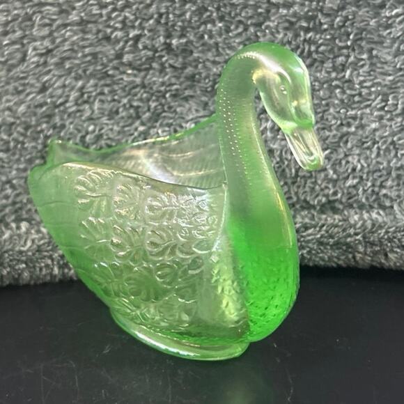 Vintage 1930s Fenton Green Uranium Glass Swan Candy Dish - Picture 6 of 16